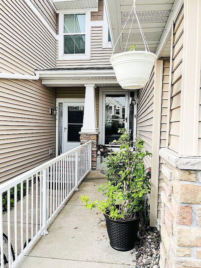 Photo of 10174 Indigo Dr, Eden Prairie, MN