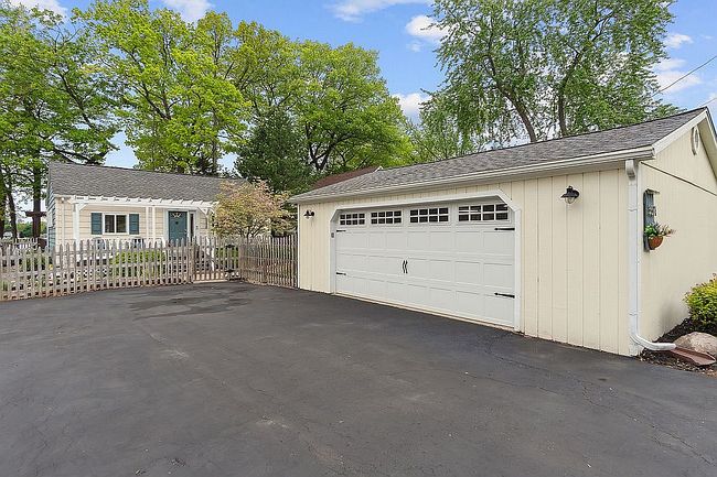 Photo of 3524 Loon Lake Ct, Linden, MI