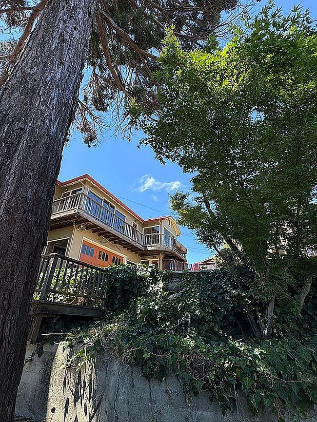 Photo of 240 Alexander St, Crockett, CA