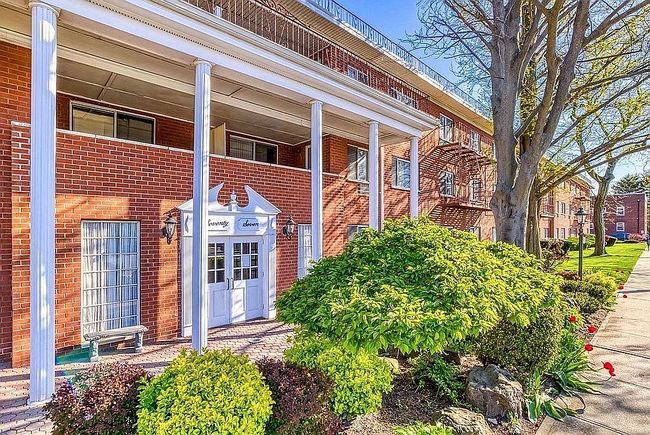 Photo of 77 S Park Ave Apt B19, Rockville Centre, NY