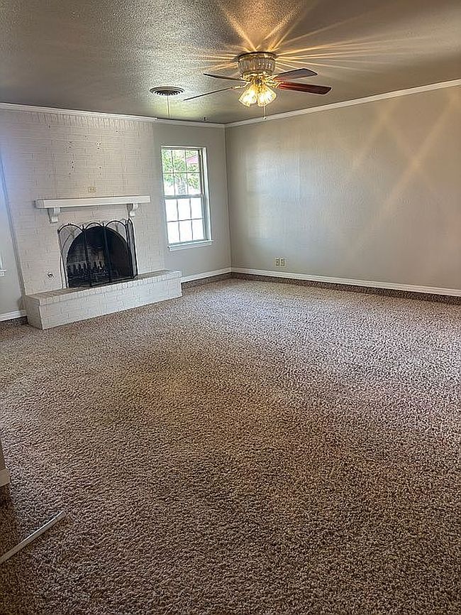 Photo of 1113 Phillips Dr, Dumas, TX