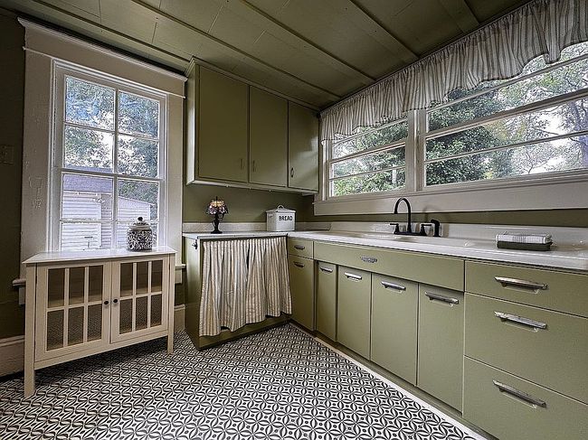Image of 601 W 10th St Ne