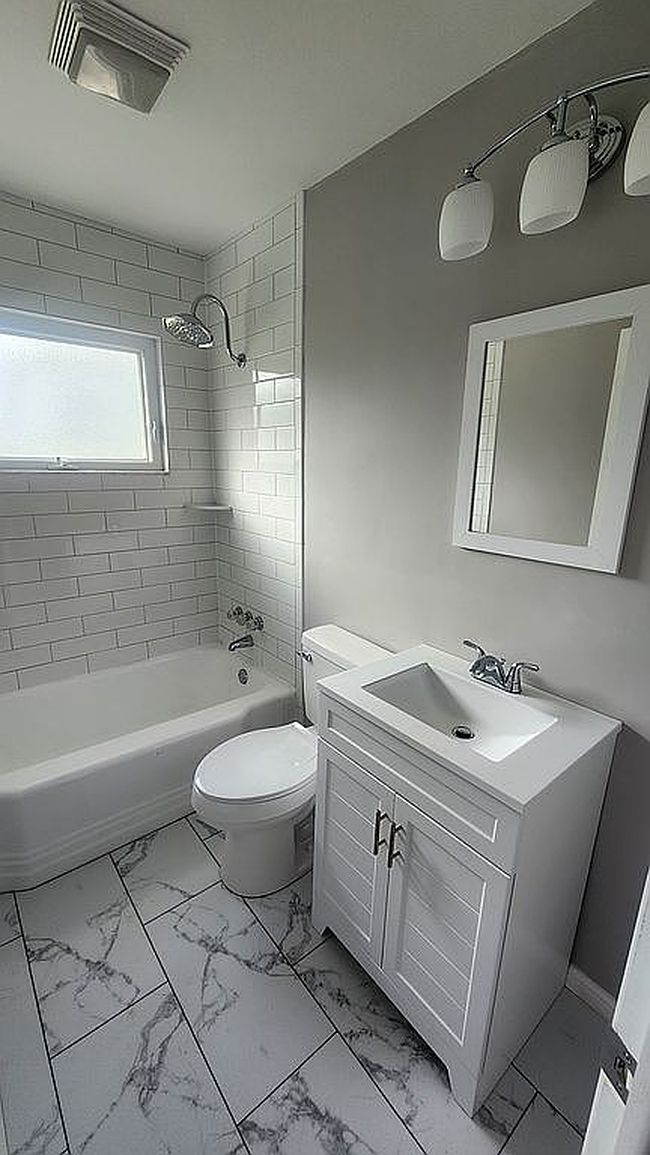Image of 3420 Packard St