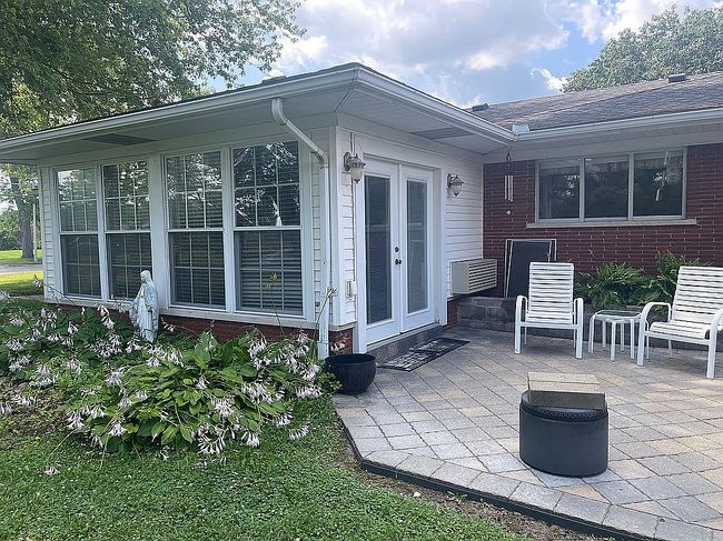 Photo of 602 N Higbie Pl, Grosse Pointe Woods, MI