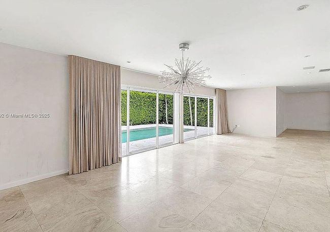 Photo of 6620 Windsor Ln #705, Miami, FL