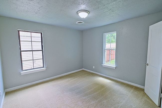 Additional photo 4 of property located at 3120 Nw 33rd St