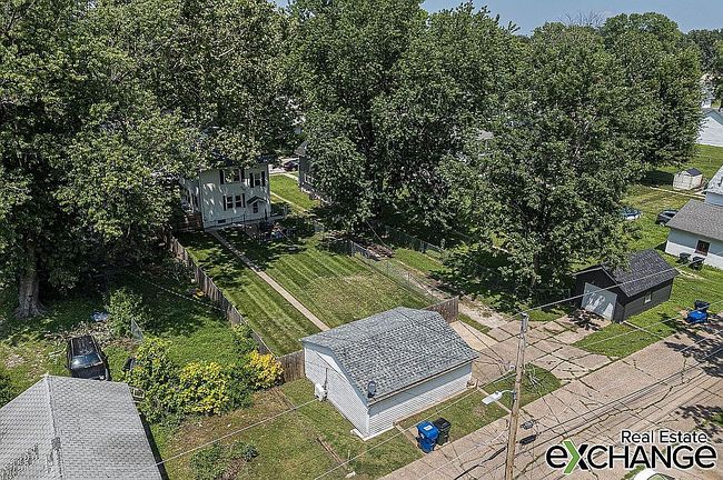 Photo of 1437 W High St, Davenport, IA
