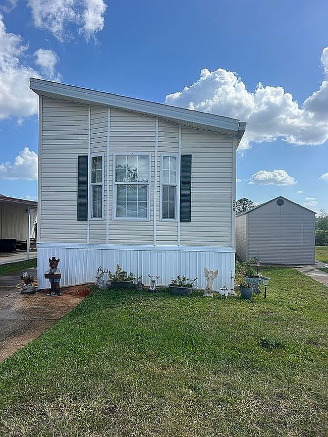 Photo of 228 Lakeside Garden Cir, Lake Wales, FL