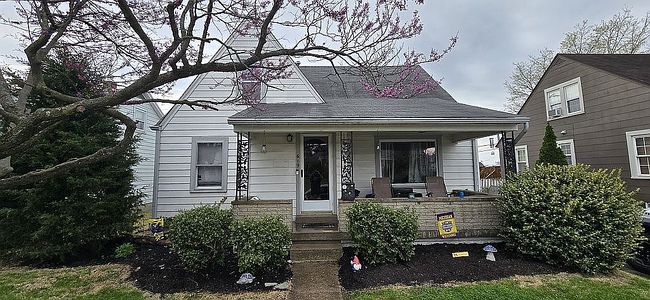 Image of 619 W 8th St