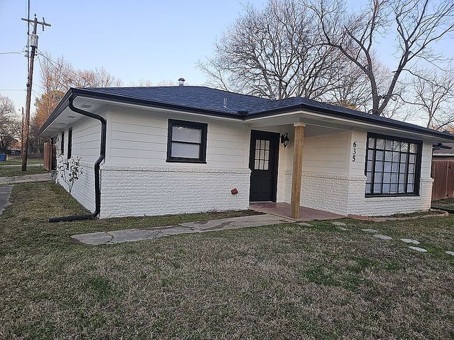 Image of 635 W Sabine St