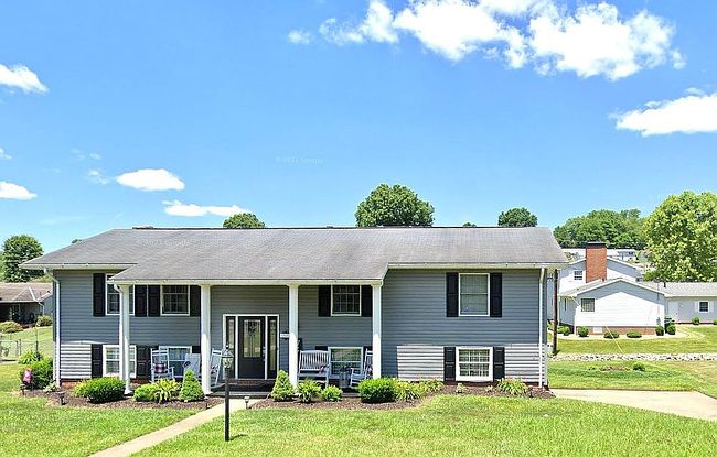 Photo of 119 Pinewood Ave