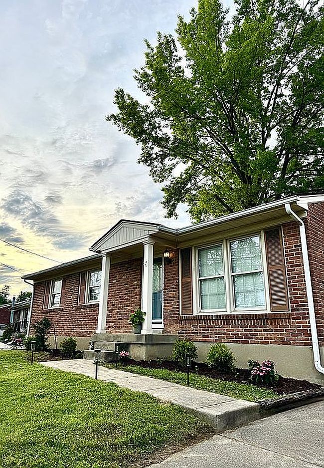 Photo of 9309 Hudson Ln, Louisville, KY