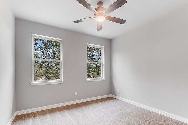 Photo of 914 W Oak Ridge Dr, Marble Falls, TX