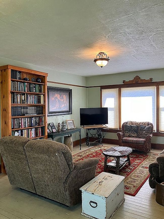 Photo of 411 Mckinley St, Centerville, WA