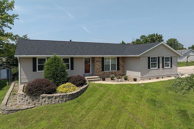 Photo of 7417 Parkwood Ln Ne, Cedar Rapids, IA