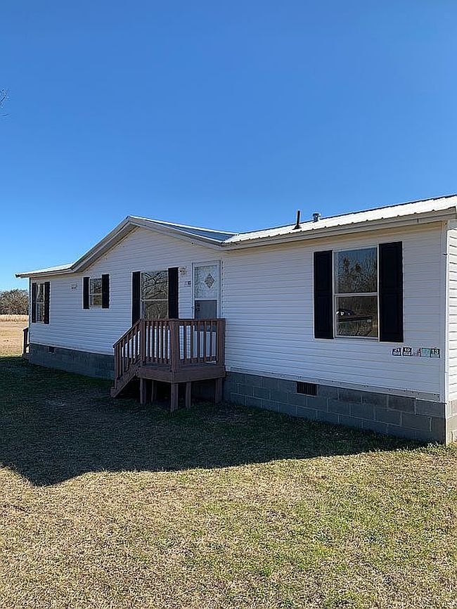 Photo of 28 Riverside Dr