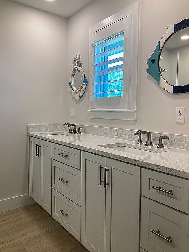 Photo of 1047 Aquamarine Dr, Gulf Breeze, FL