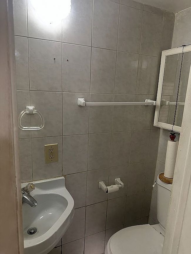 Photo of 1590 W 46th St Apt 231, Hialeah, FL