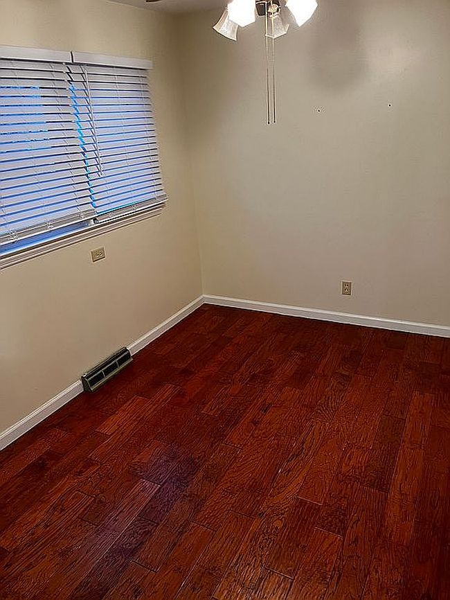 Photo of 118 W Pierson St, Fredonia, KY