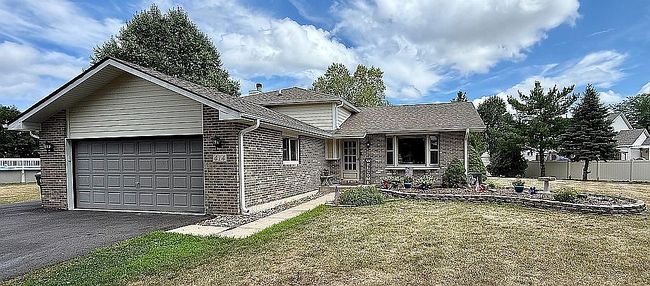 Photo of 414 Bobcat Ct, Oswego, IL