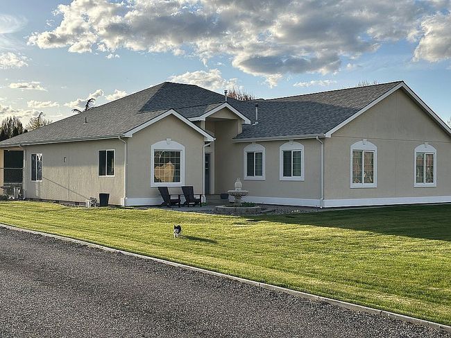 Photo of 15 Applegate Ln, Burbank, WA