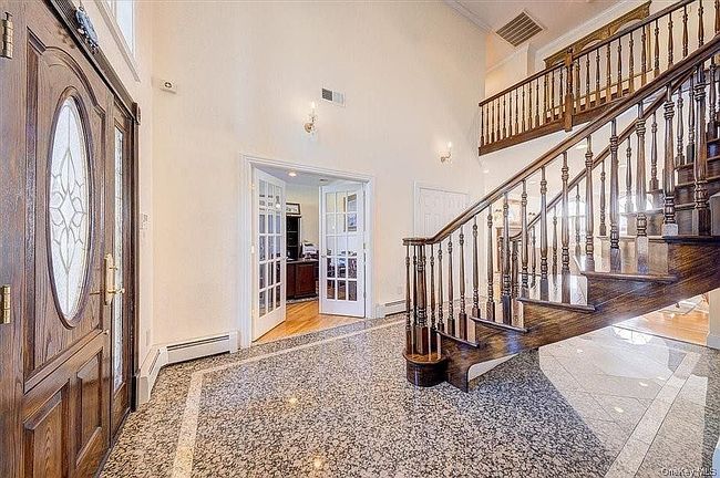 Image of 3 Bristol Dr