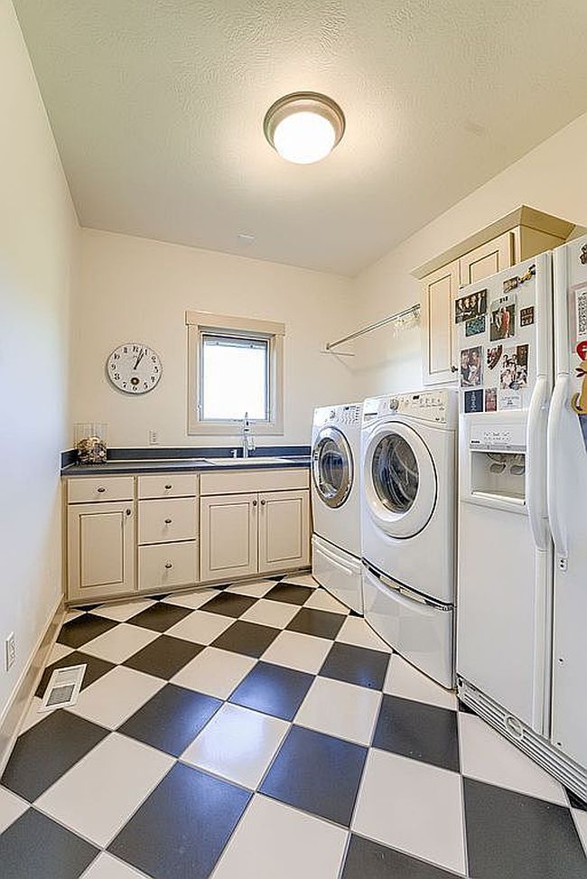 Photo of 12925 Scott St, Omaha, NE