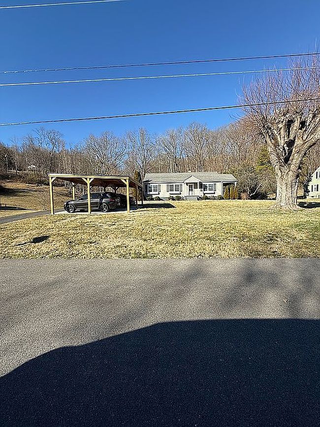 Photo of 363 Sandalwood Dr, Bristol, VA