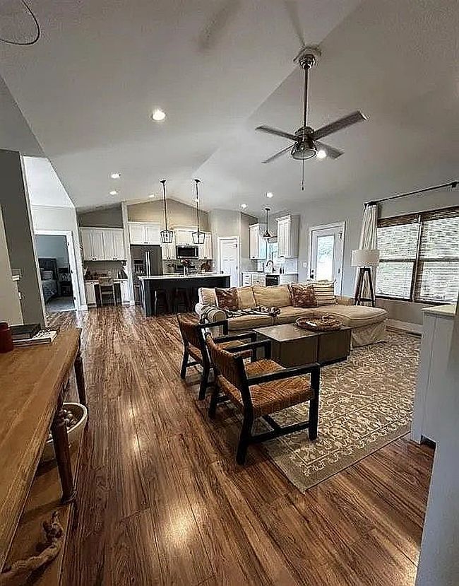 Additional photo 3 of property located at 14 Green Oak Ct