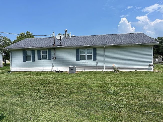 Photo of 8986 N Friendship Dr, Taylorsville, IN
