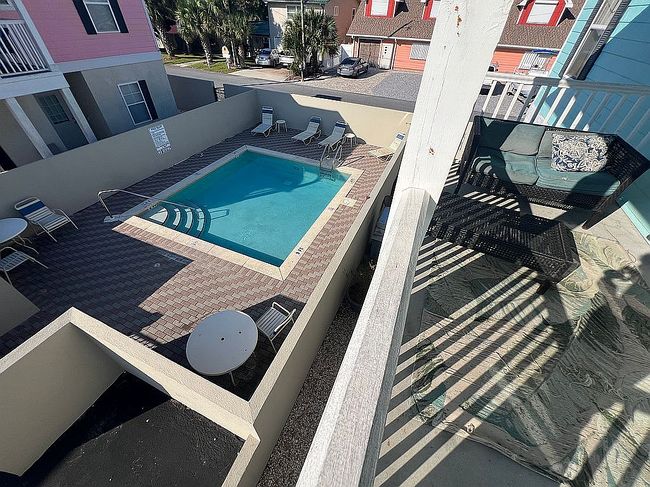 Image of 8410 Thomas Dr Apt 4