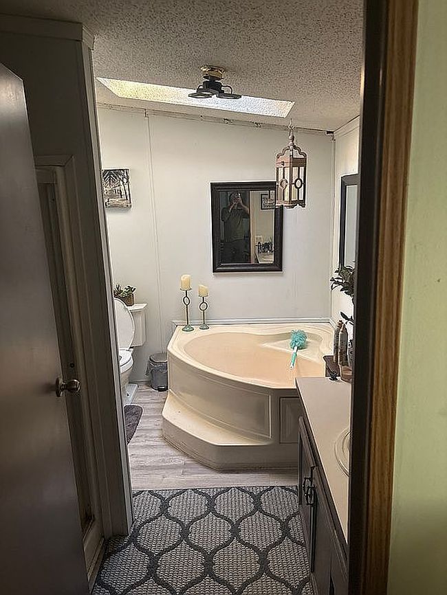 Image of 211 Lakeshore Cir