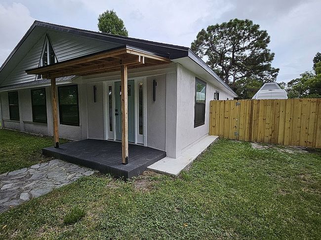 Photo of 1913 Lakewood Dr, Clearwater, FL