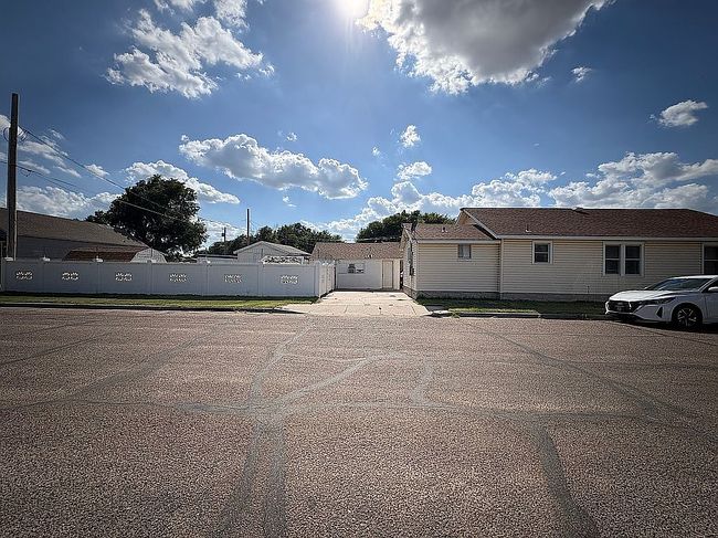 Photo of 1302 Saint John St, Garden City, KS