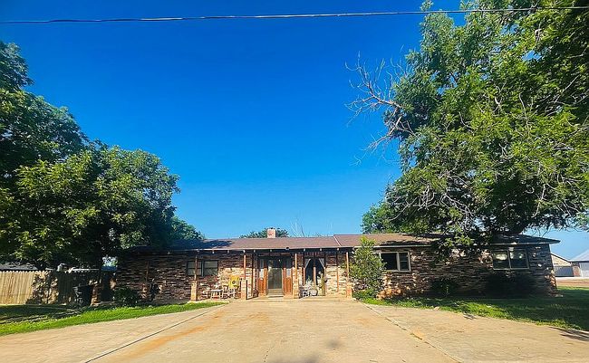 Photo of 617 Adams Ave, Jayton, TX
