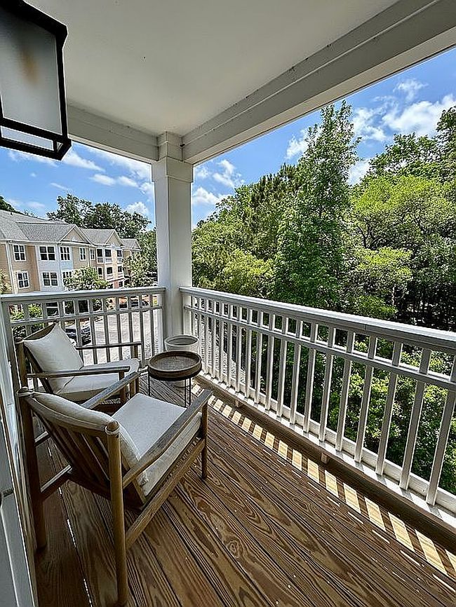 Image of 400 Bucksley Ln Unit 301
