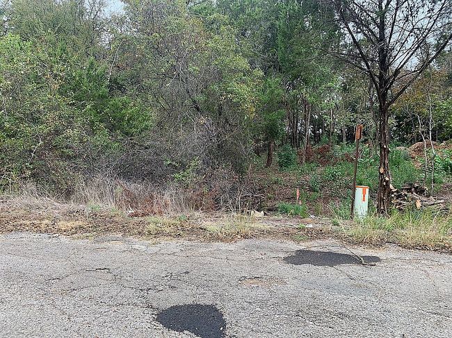 Photo of 820 Hedgerow Trl, Granbury, TX