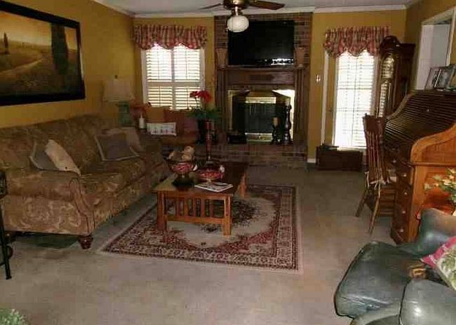 Image of 1012 Camelot Cv