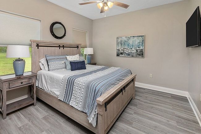 Image of 401 N Riverside Ct
