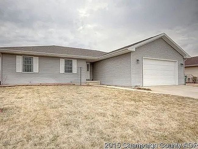 Photo of 1013 Fox Run, Villa Grove, IL