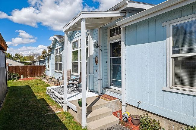 Image of 2223 N Iris Ln