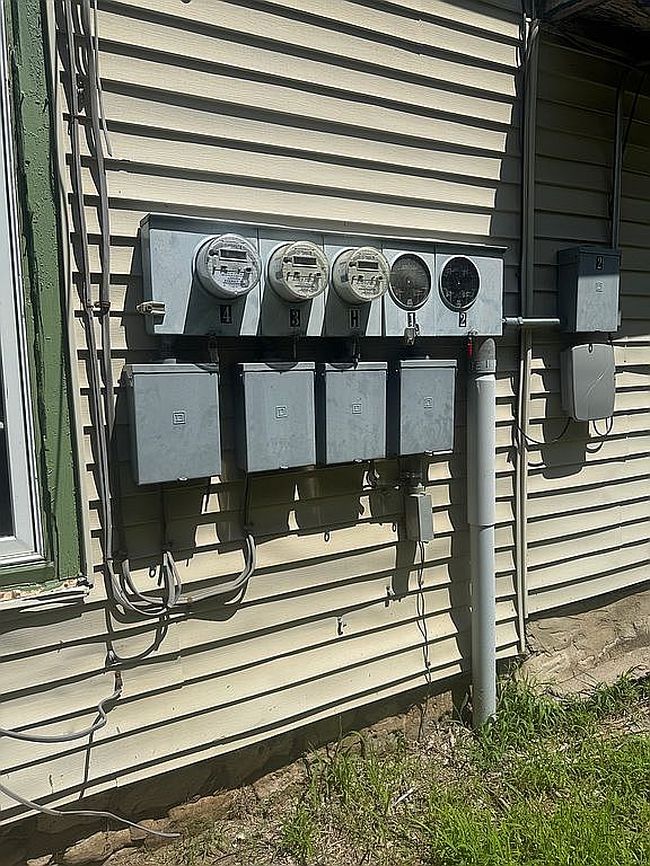 Photo of 115 E 8th Ave, Hutchinson, KS