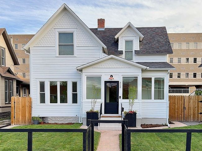 Photo of 212 E 25th St