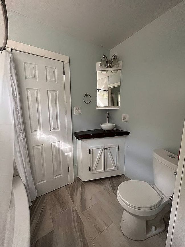 Image of 1227 Burke St