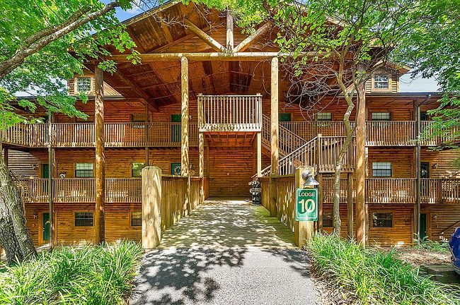 Photo of 24 Village Trl #1004, Branson, MO