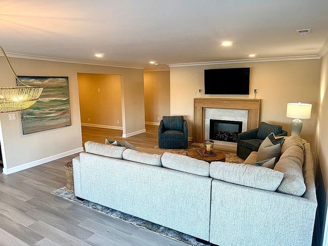 Additional photo 1 of property located at 700 Oriole Dr Apt 323B