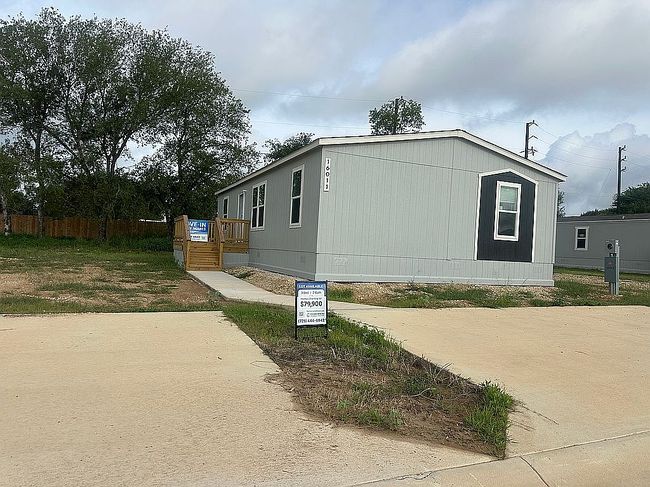 Photo of 16011 S Flores St