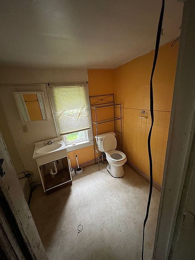 Image of 209 E Poplar St