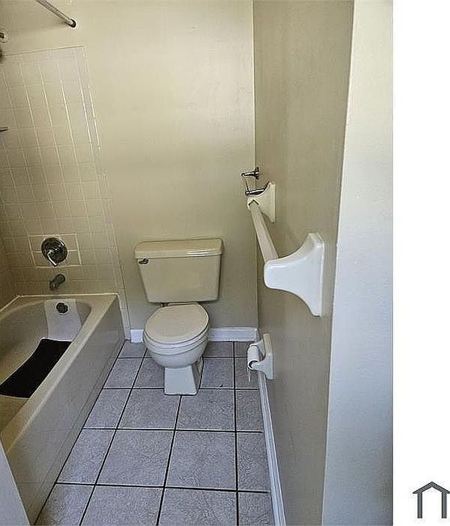 Photo of 840 Center Ave Apt 19