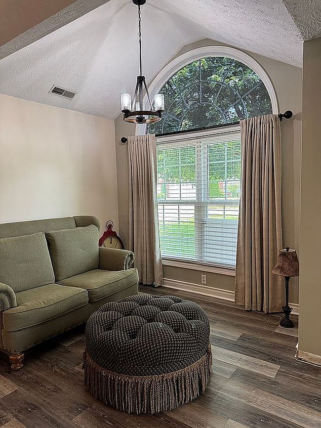 Image of 245 Woodlake Dr